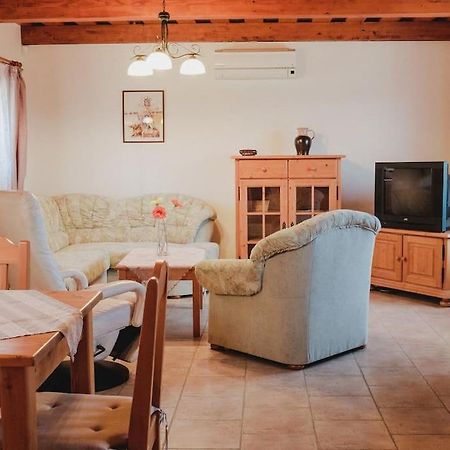 Krasny Srub Na Jihu Brna Villa Zelesice Luaran gambar