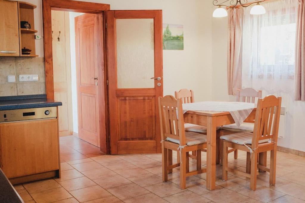 Krasny Srub Na Jihu Brna Villa Zelesice Luaran gambar