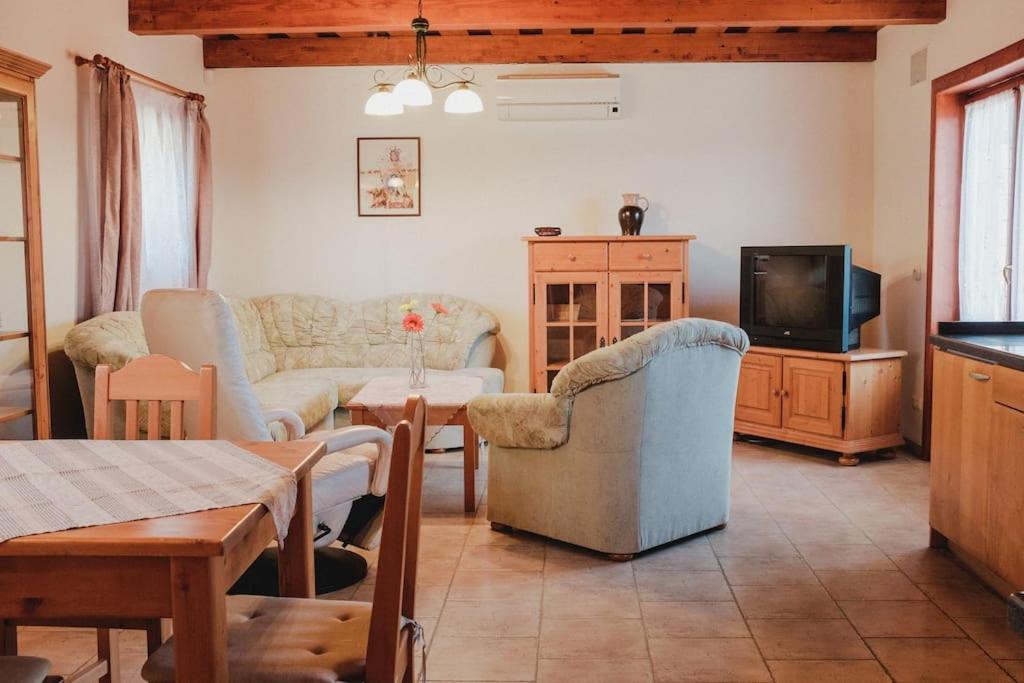 Krasny Srub Na Jihu Brna Villa Zelesice Luaran gambar